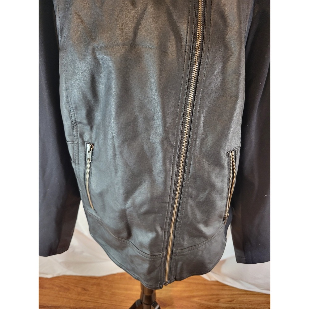 NWT Torrid Moto Jacket Black Faux Leather Mixed Media Knit Zip Size 1 - Picture 3 of 7